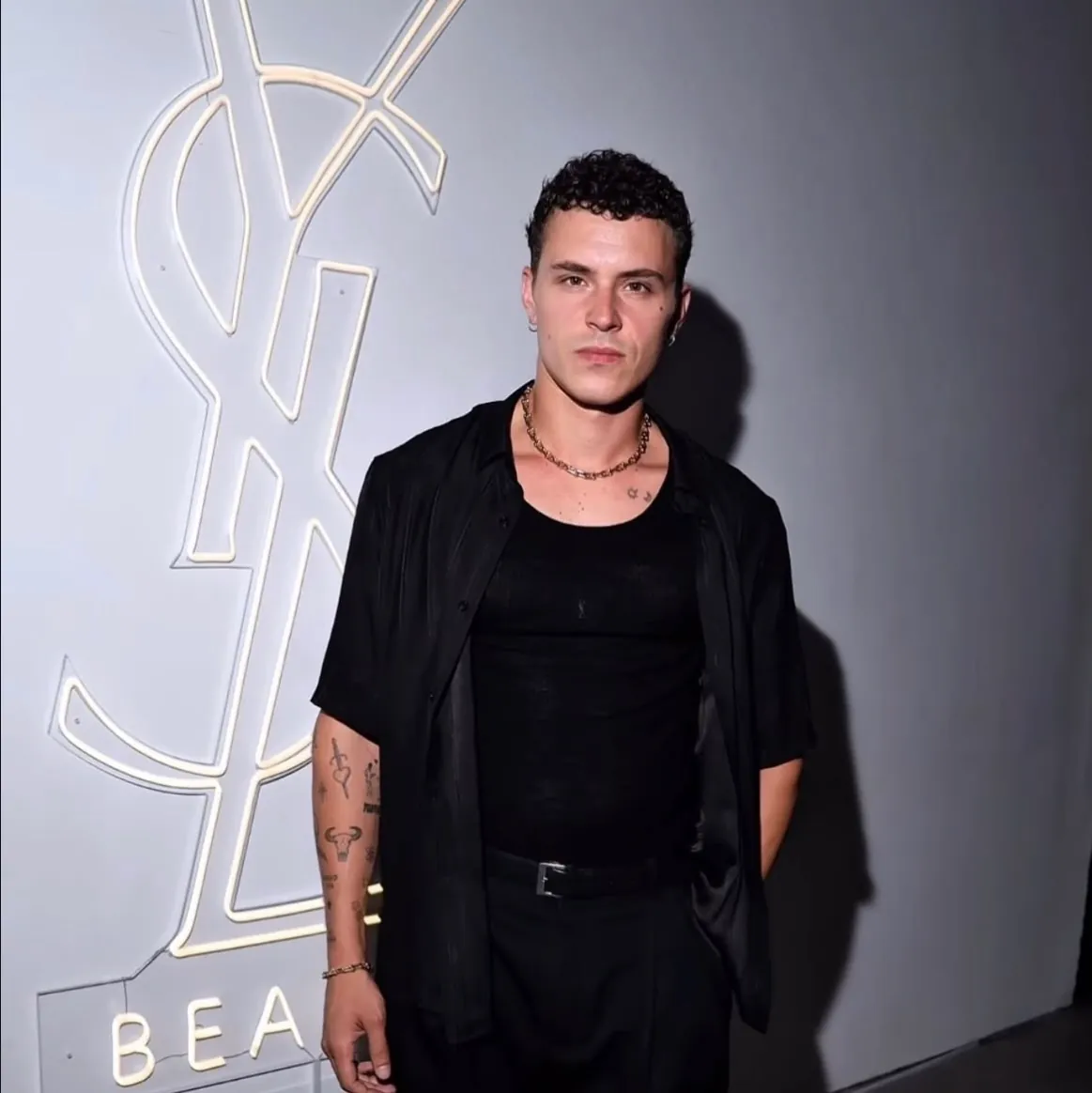 Aron Piper en evento YSL Beauty